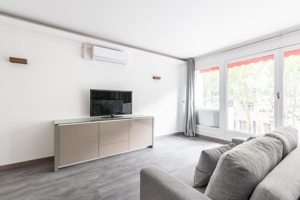 Appartement Ensoleille Buttes Chaumont - Iii